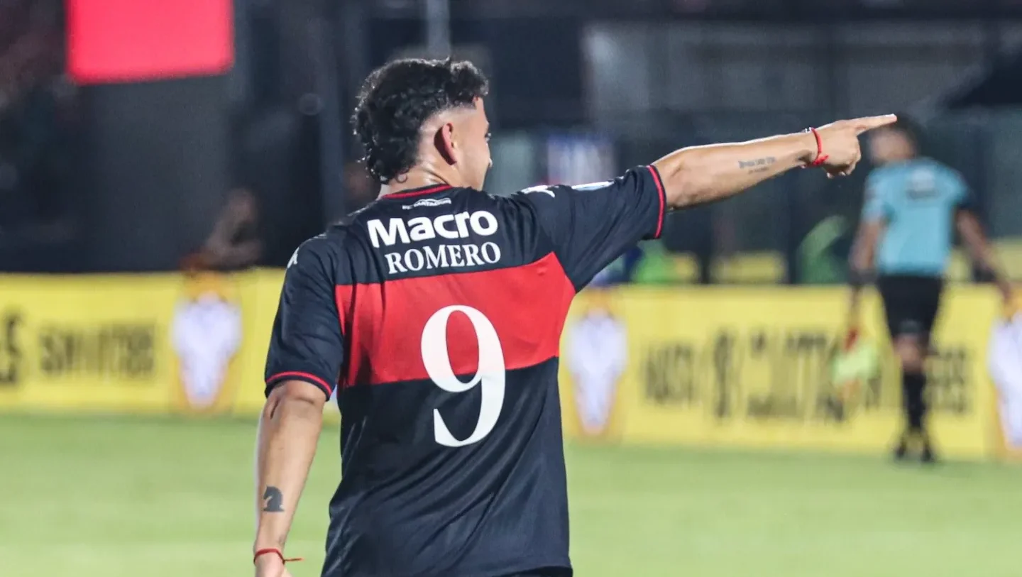 David Romero refuerzo de Boca durante un partido con Tigre en el fútbol argentino.