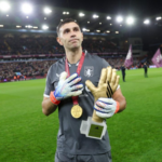 Emiliano Martínez durante un partido de la Selección Argentina mientras Juventus quiere a Emiliano Martínez