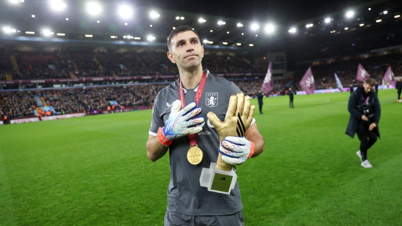 Emiliano Martínez durante un partido de la Selección Argentina mientras Juventus quiere a Emiliano Martínez