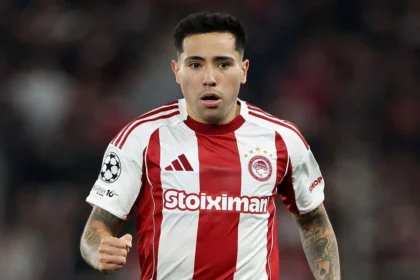 Francisco Ortega durante un partido con Olympiakos ante su posible llegada a River Plate.