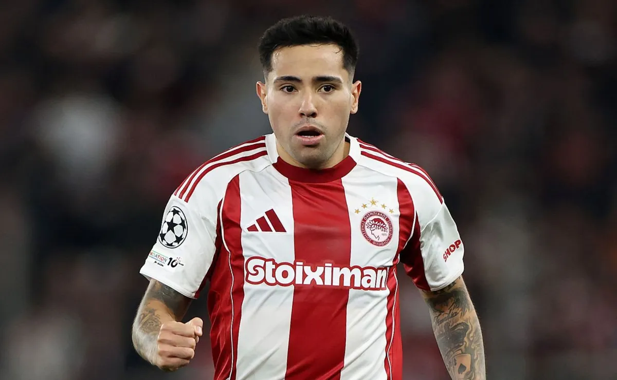 Francisco Ortega durante un partido con Olympiakos ante su posible llegada a River Plate.