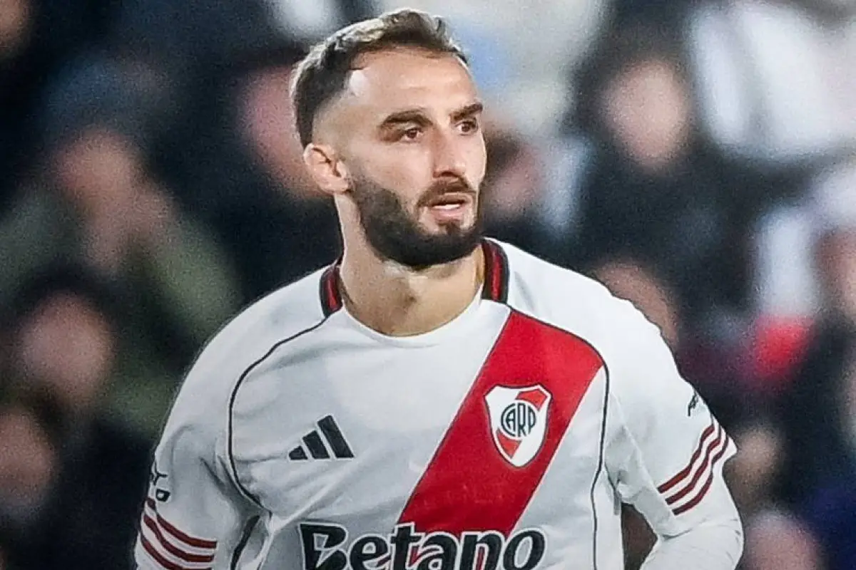Germán Pezzella durante un partido con River ante la posibilidad de volver al plantel.
