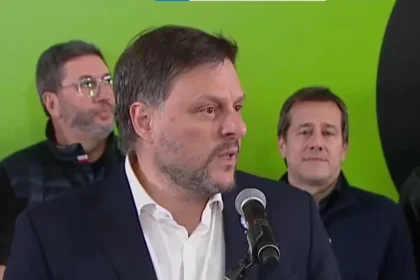 Leandro Santoro criticó al Gobierno por la prohibición de banderas sobre Malvinas