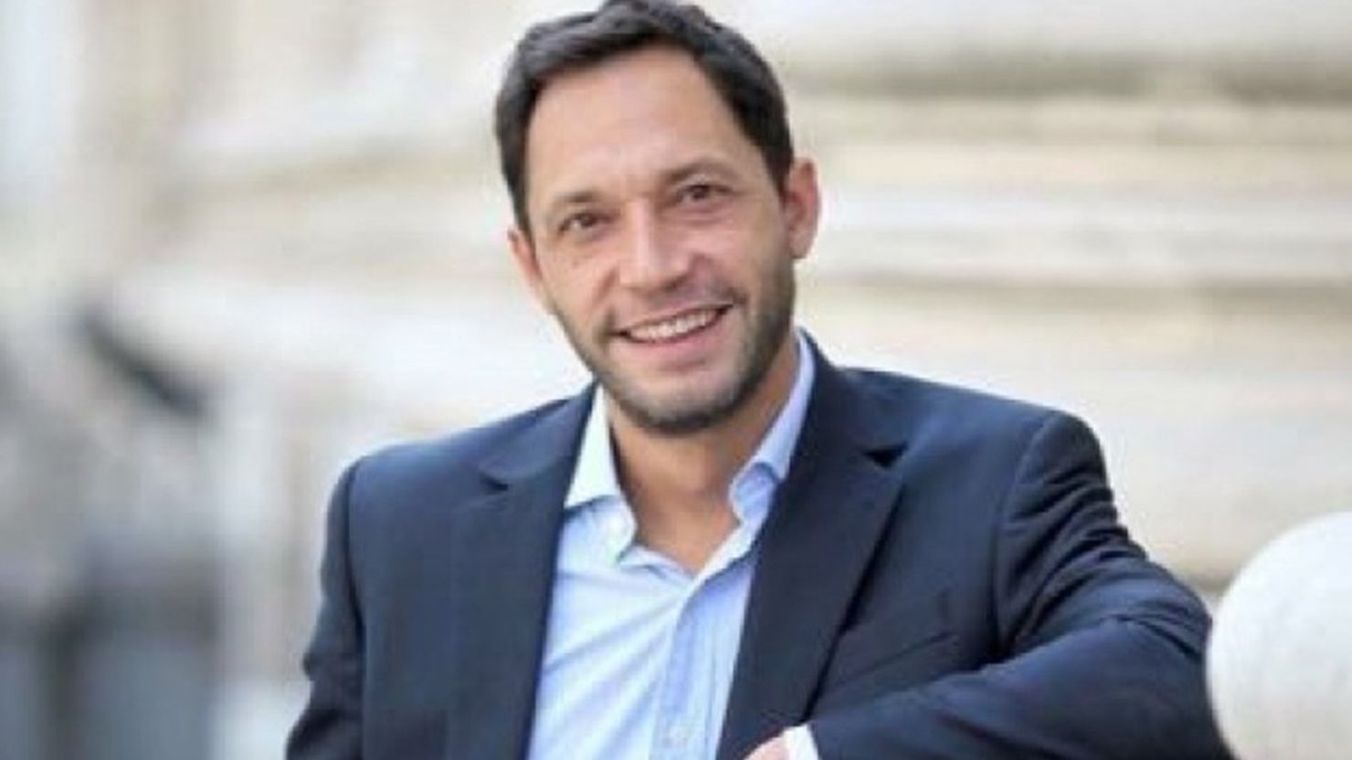 Maximiliano Ferraro exponiendo en el Congreso contra el modelo economico de Javier Milei
