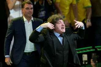 Javier Milei durante el viaje de Milei a Brasil en una actividad política