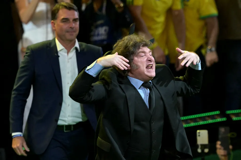 Javier Milei durante el viaje de Milei a Brasil en una actividad política