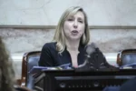 Myriam Bregman durante sus críticas a Milei por la ley de tierras