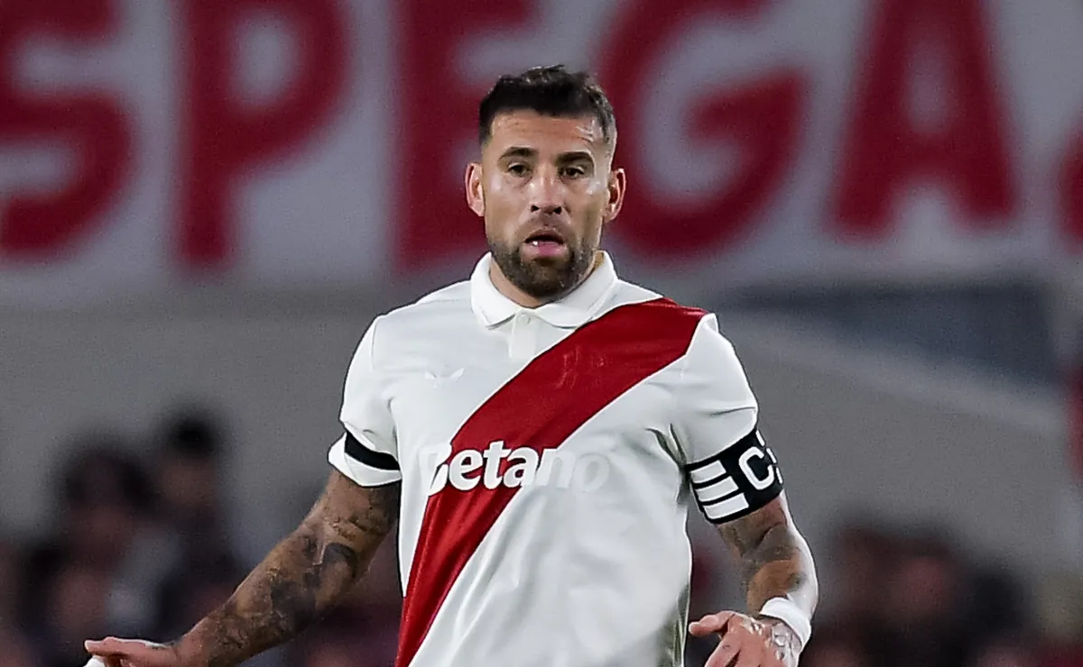 Nicolás Otamendi durante su debut con River tras la autocrítica de Nicolás Otamendi por la derrota ante Barracas Central