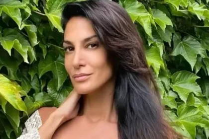 Silvina Escudero confesó episodio durante su programa de streaming mientras relataba una experiencia con una expareja.