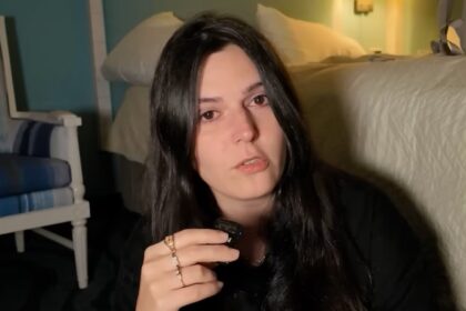 Caro Trippar durante el video en el que Caro Trippar contó su diagnóstico de cáncer de mama.
