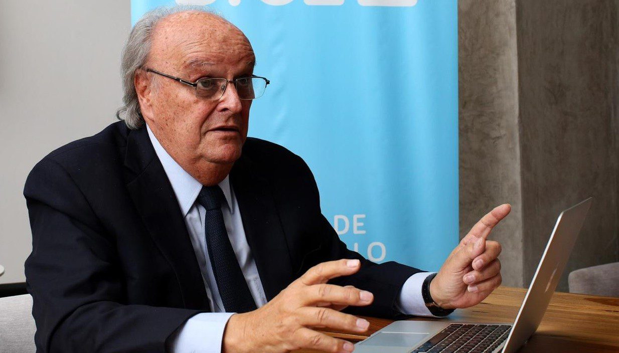José de Mendiguren durante una entrevista en la que anunció que analiza demandar a Javier Milei.