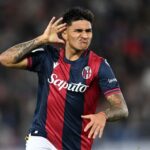 Santiago Castro disputa un partido con Bologna mientras Roma busca a Santiago Castro