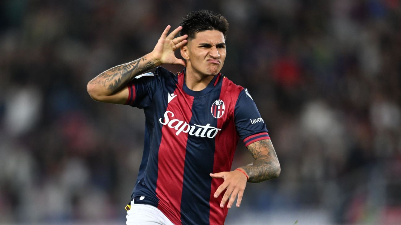 Santiago Castro disputa un partido con Bologna mientras Roma busca a Santiago Castro