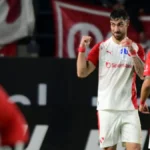 Gabriel Ávalos celebra el gol con el que Independiente venció a Estudiantes en La Plata