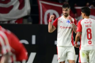 Gabriel Ávalos celebra el gol con el que Independiente venció a Estudiantes en La Plata