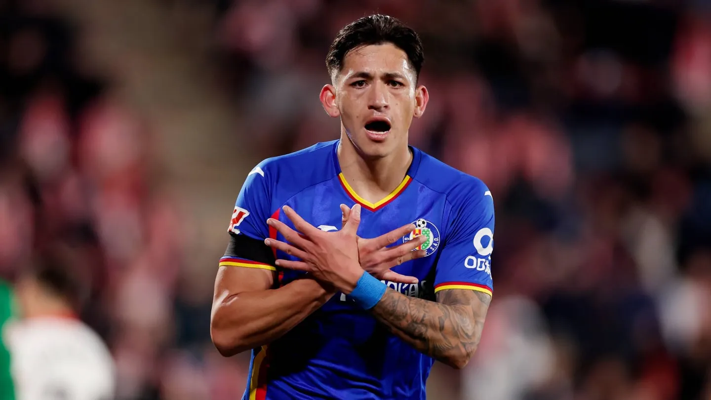 Luis Vázquez durante un partido mientras negocia su llegada al Birmingham City.