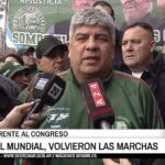 Pablo Moyano encabeza la marcha junto a manifestantes en el Congreso