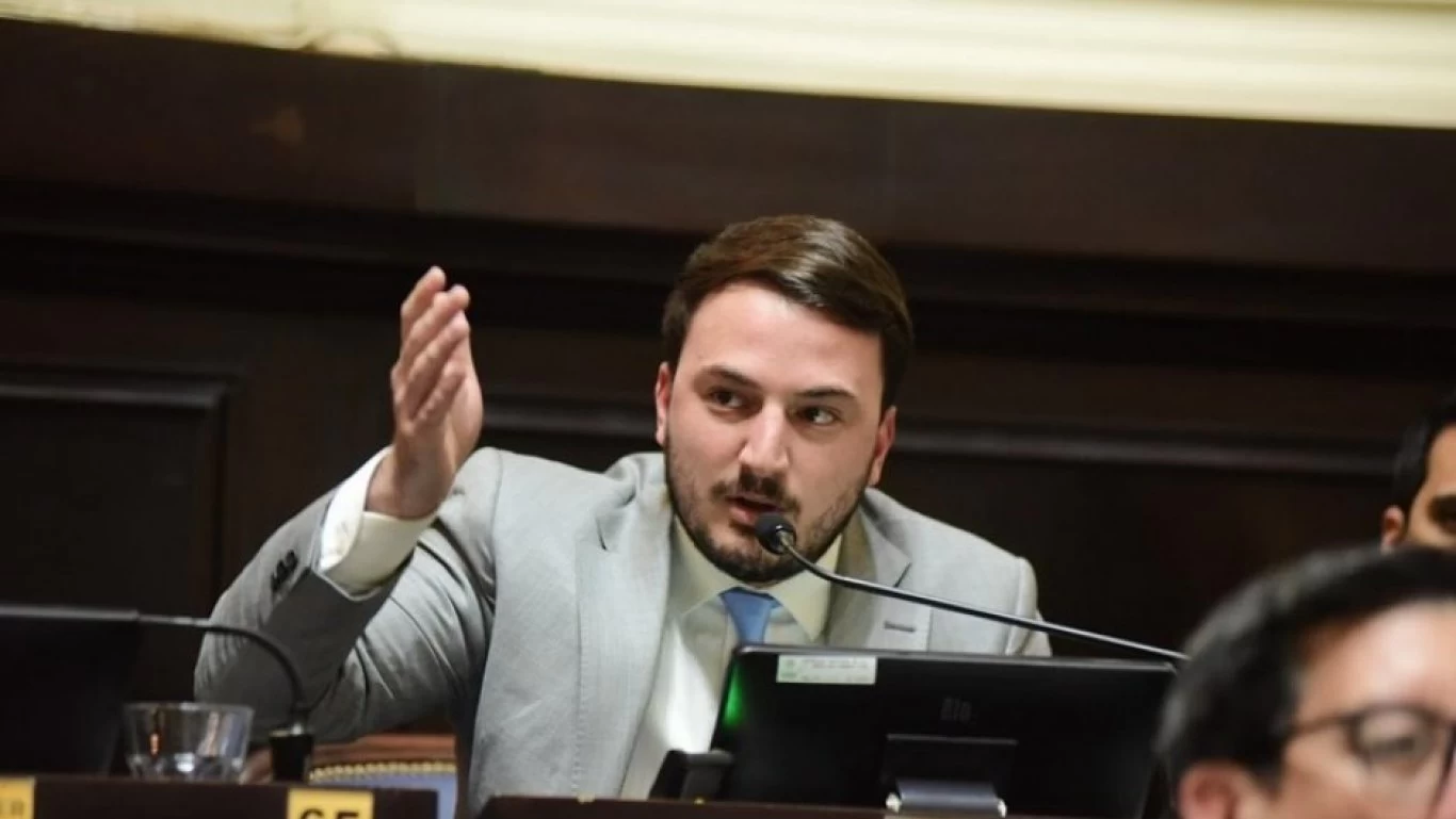 Agustín Romo deja el bloque de La Libertad Avanza en la Legislatura bonaerense