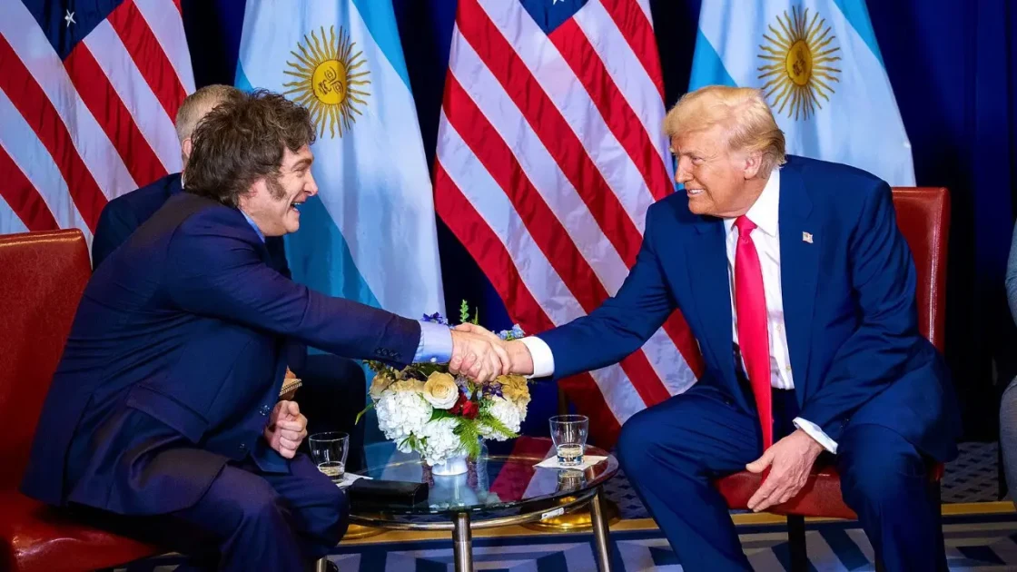 Trump durante una declaración sobre la postura de Estados Unidos ante las Islas Malvinas