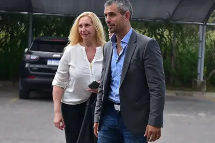 Karina Milei en Diputados junto a Martín Menem durante la reunión del oficialismo
