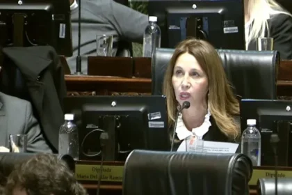 Pilar Ram铆rez y legisladores de LLA durante la presentaci贸n de sus propuestas para el Presupuesto 2027 de Jorge Macri