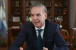 Pichetto criticó el plan económico de Milei, lo comparó con la dictadura y cuestionó el impacto sobre el empleo, los salarios y la industria.