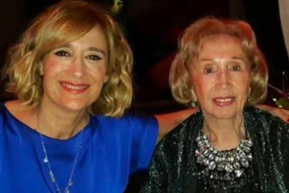 Marcela Coronel junto a su madre Berta, de 100 años, tras la denuncia contra su cuidadora
