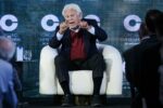 Felipe González criticó a Milei por sus insultos durante su visita a España y lanzó una ironía sobre Pedro Sánchez.